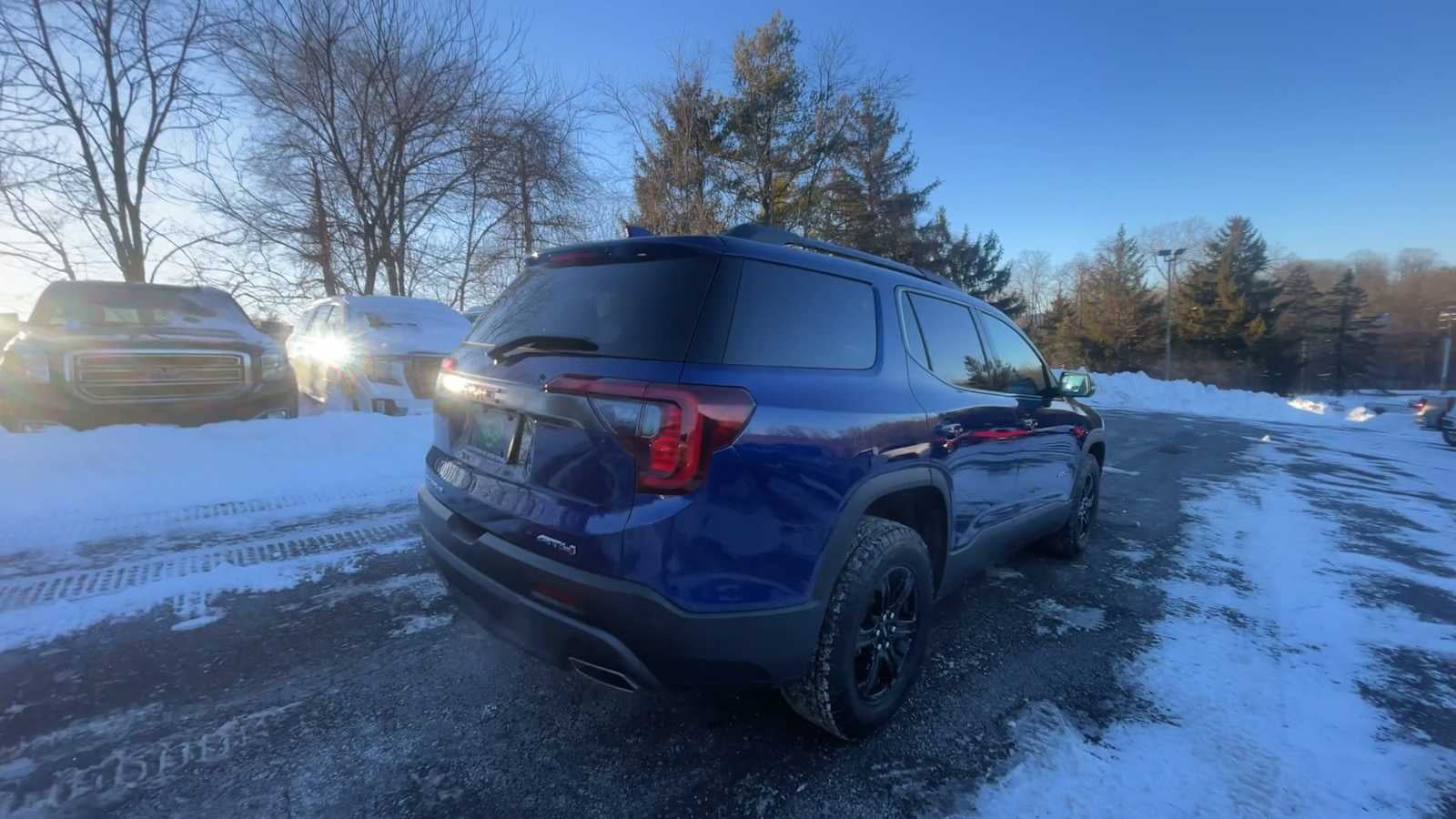 2023 GMC Acadia AT4