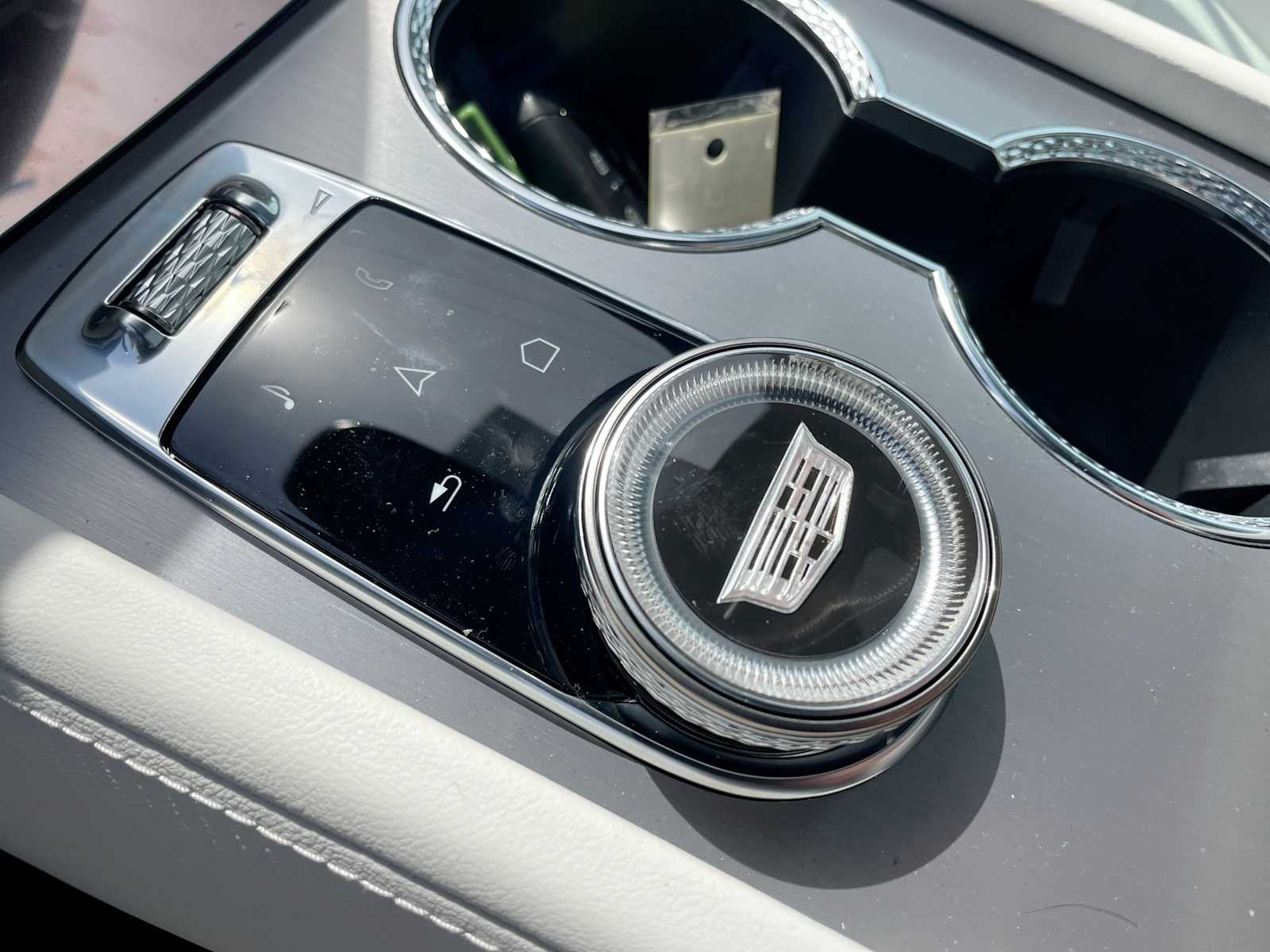2026 Cadillac VISTIQ Luxury