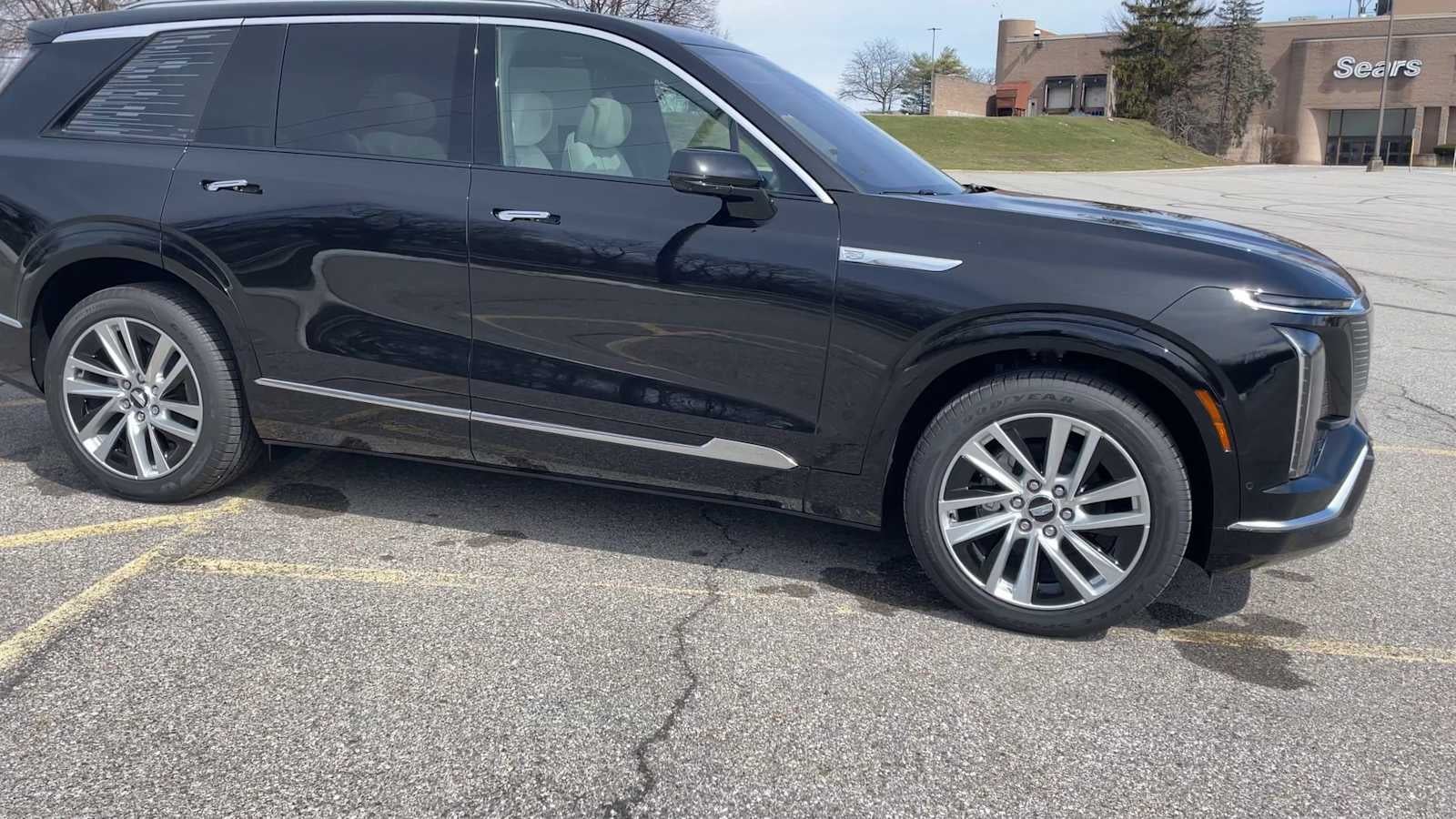 2026 Cadillac VISTIQ Luxury