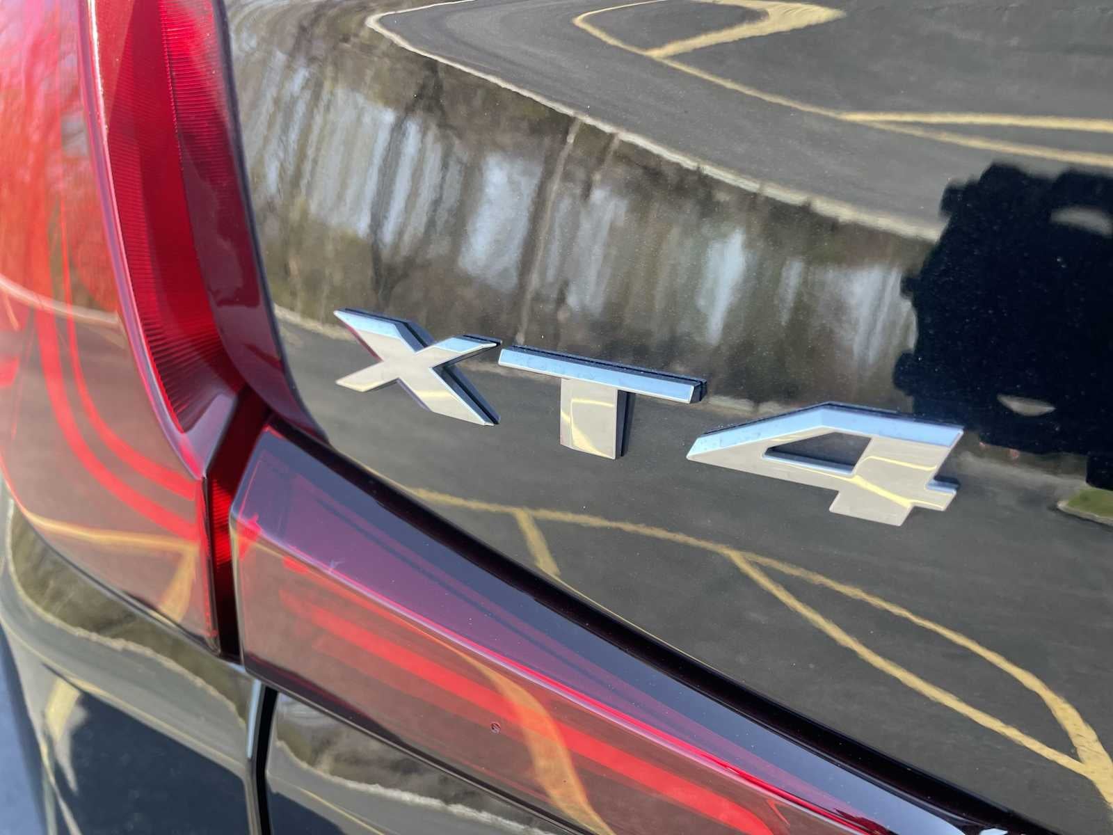 2023 Cadillac XT4 Premium Luxury