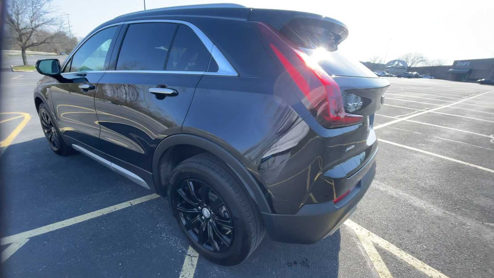 2023 Cadillac XT4 Premium Luxury