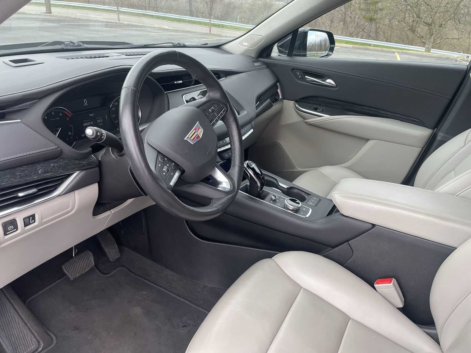 2023 Cadillac XT4 Premium Luxury