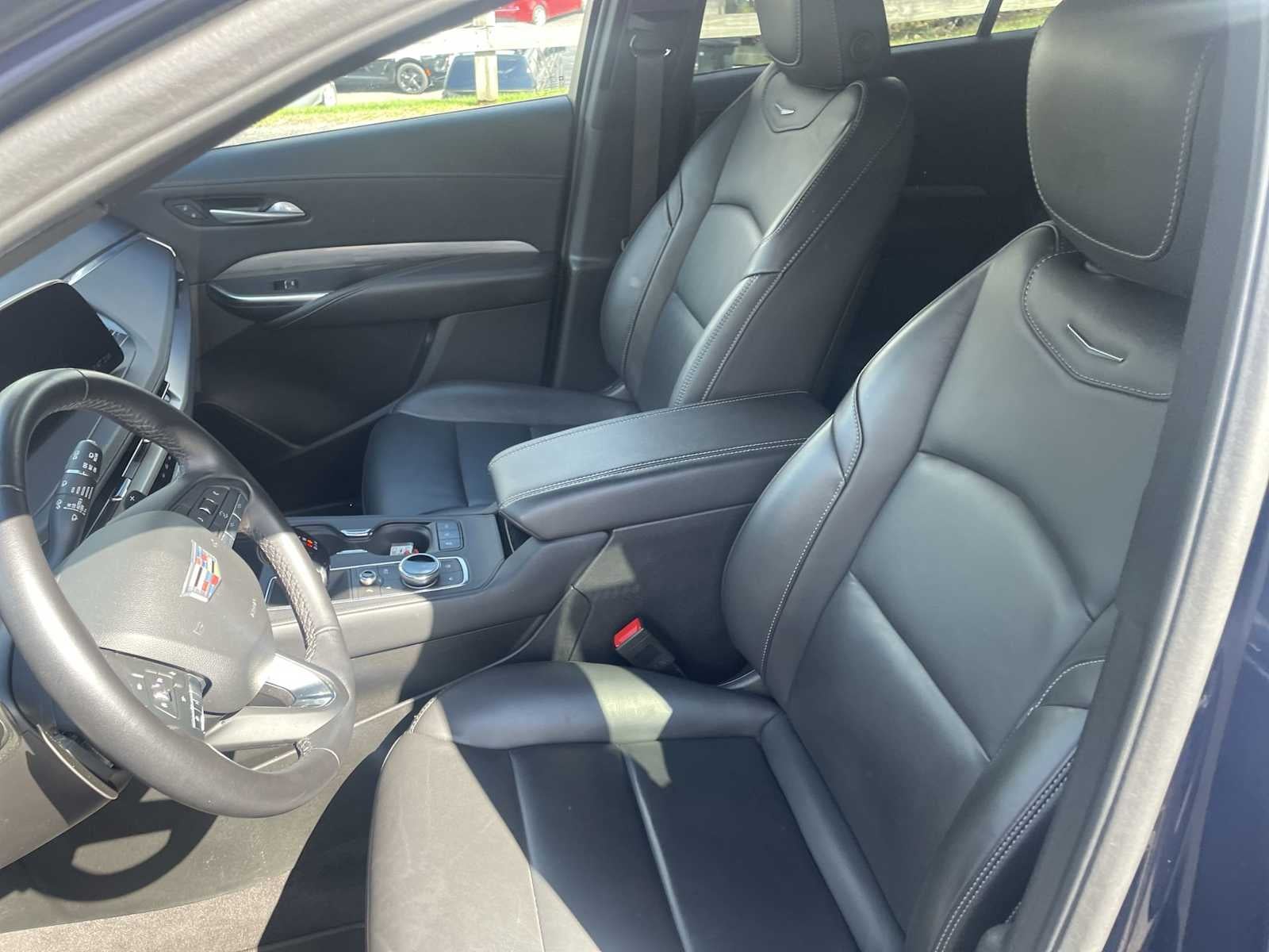 2025 Cadillac XT4 Premium Luxury