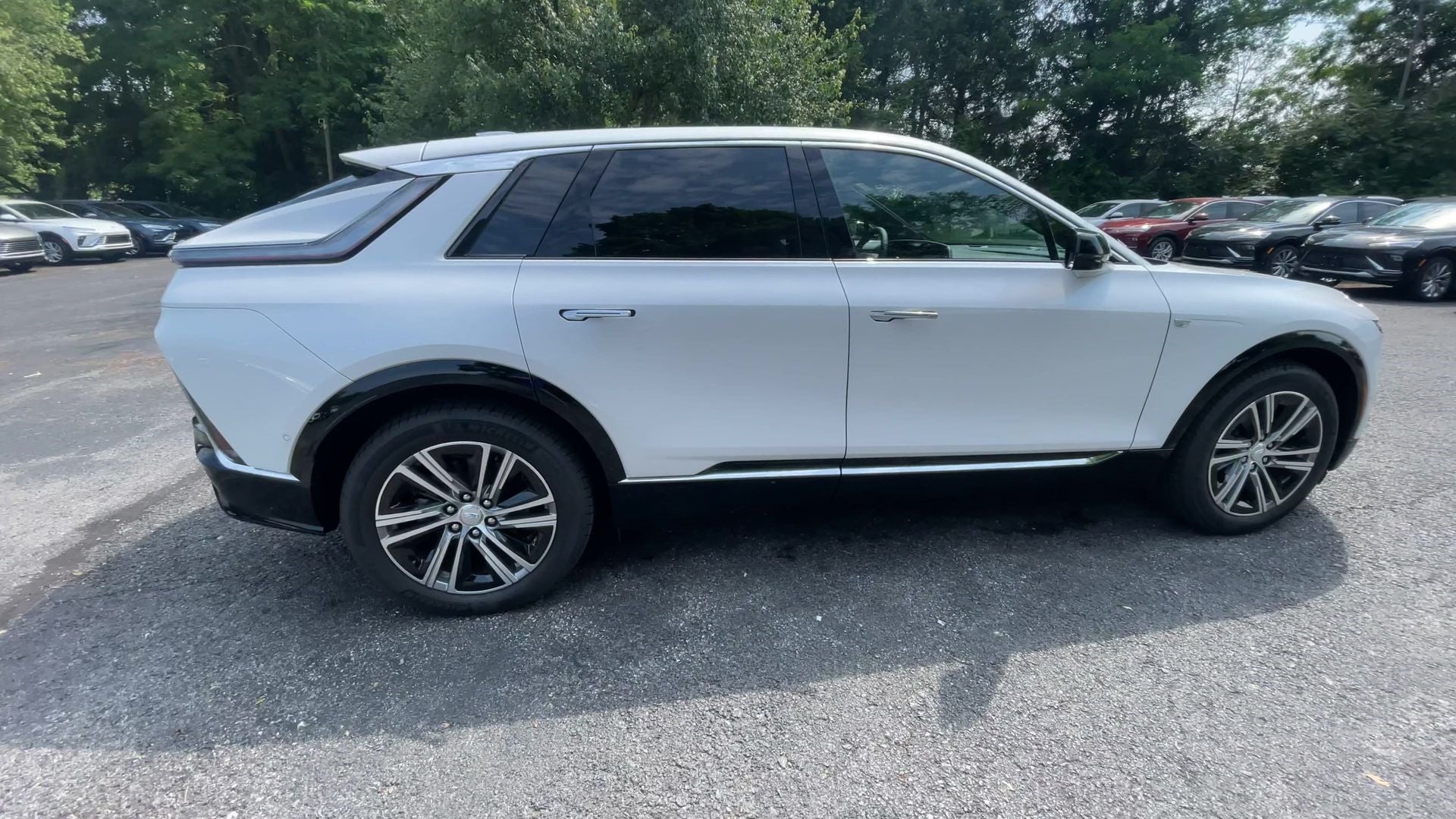 2025 Cadillac LYRIQ Luxury 1