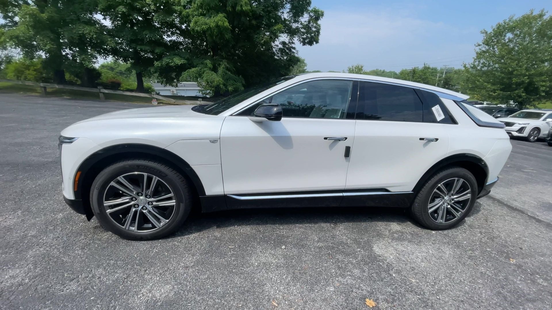 2025 Cadillac LYRIQ Luxury 1