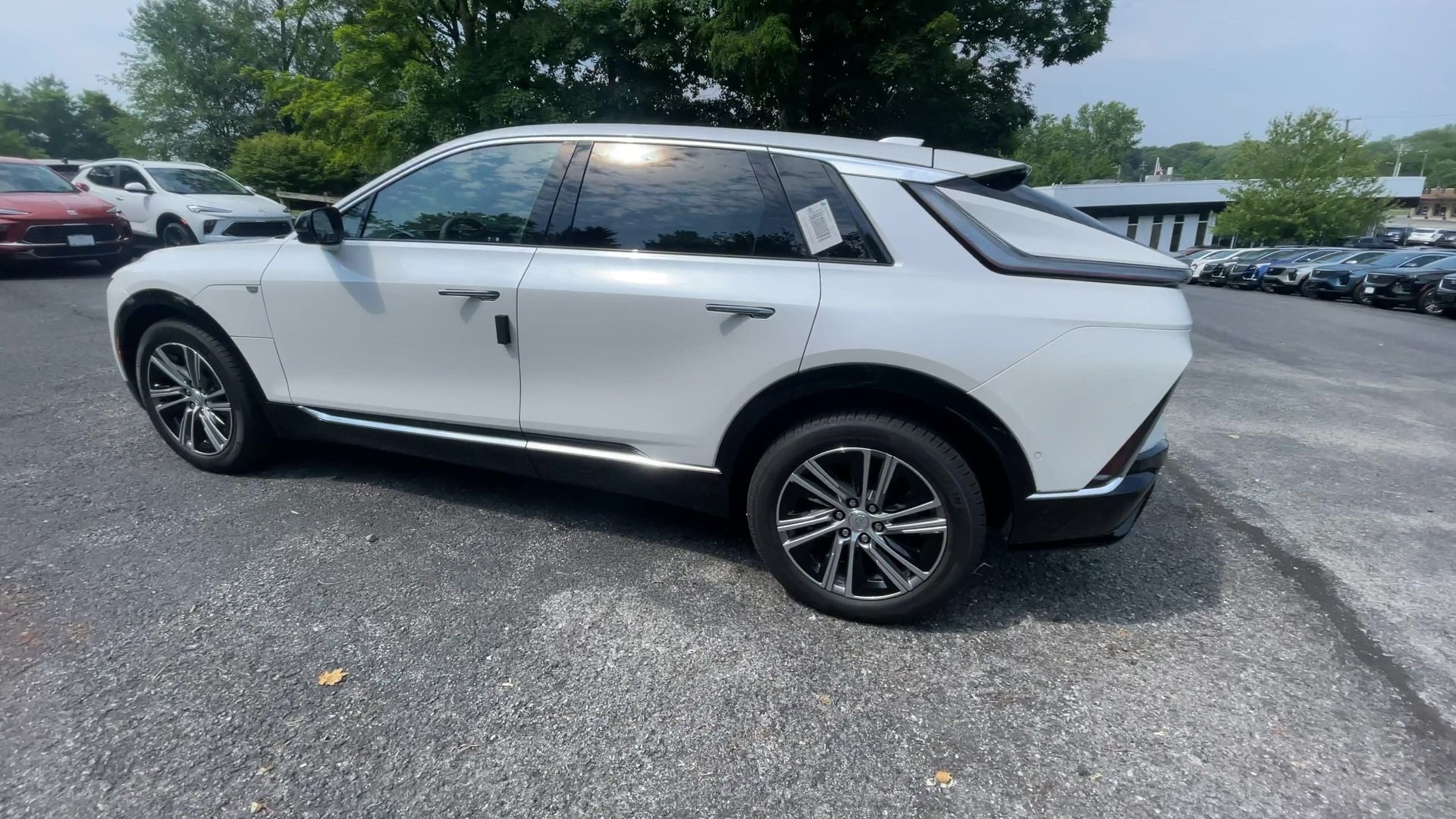 2025 Cadillac LYRIQ Luxury 1