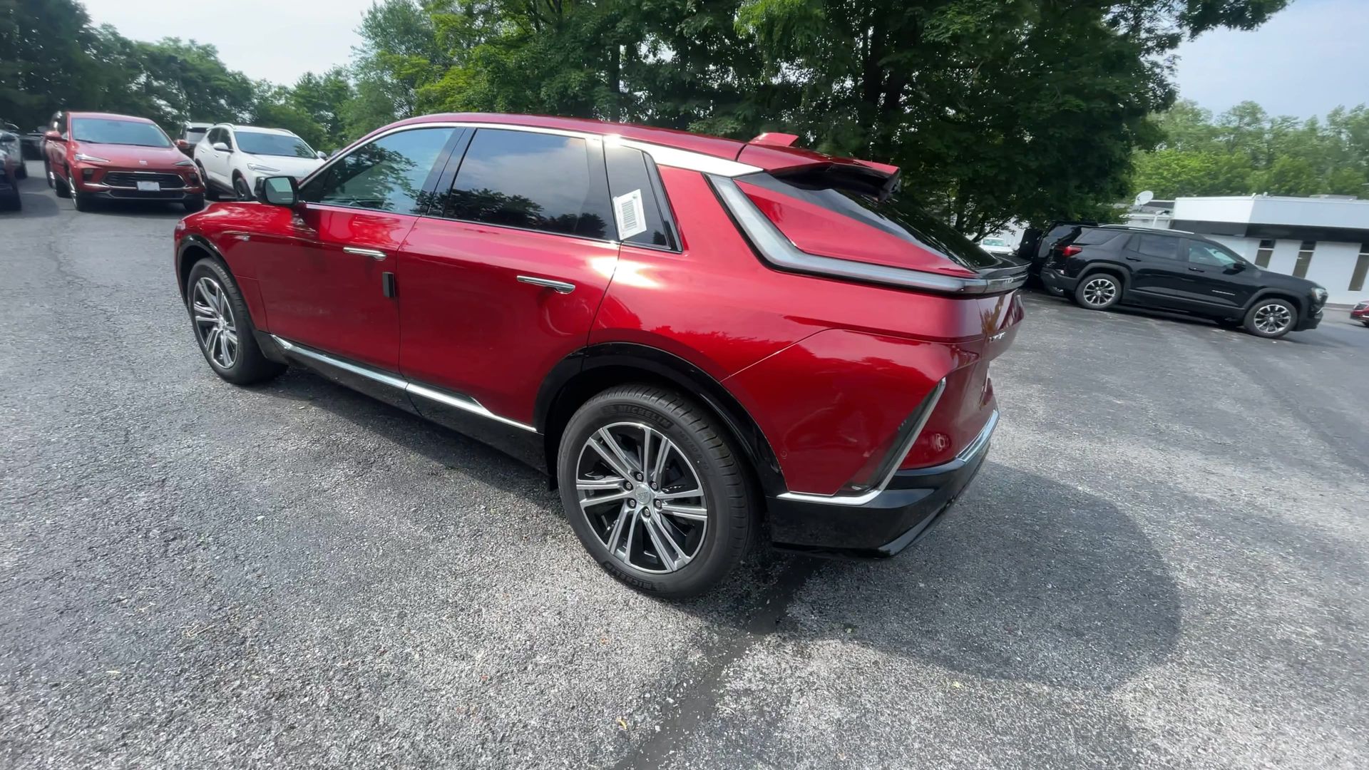 2025 Cadillac LYRIQ Luxury 1