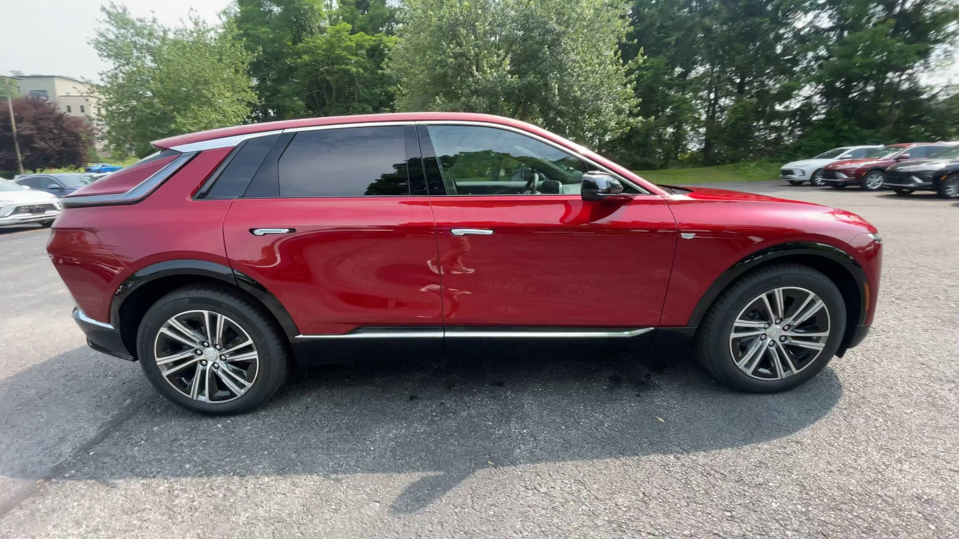 2025 Cadillac LYRIQ Luxury 1