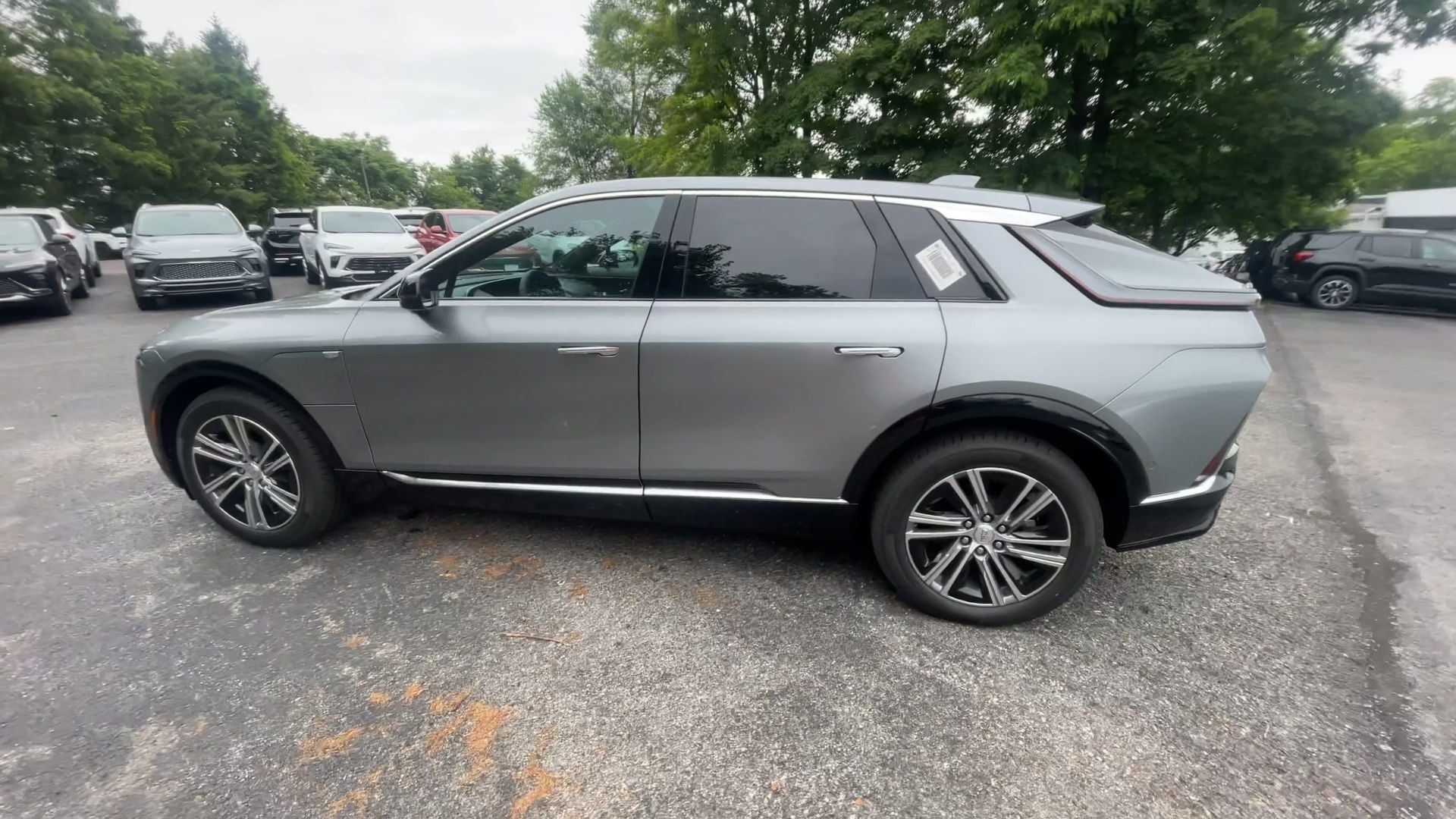 2025 Cadillac LYRIQ Luxury 1