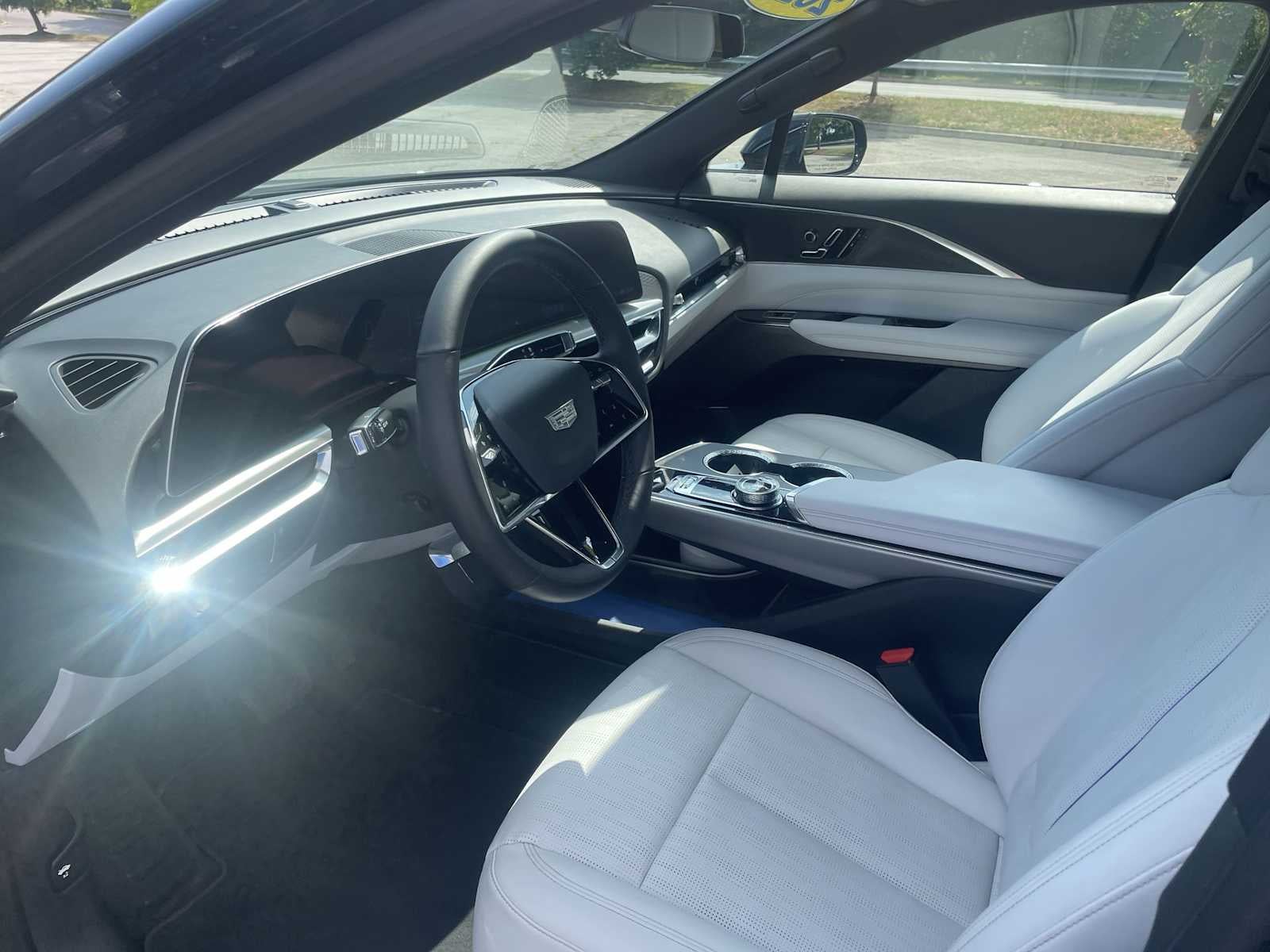 2024 Cadillac LYRIQ Luxury 1