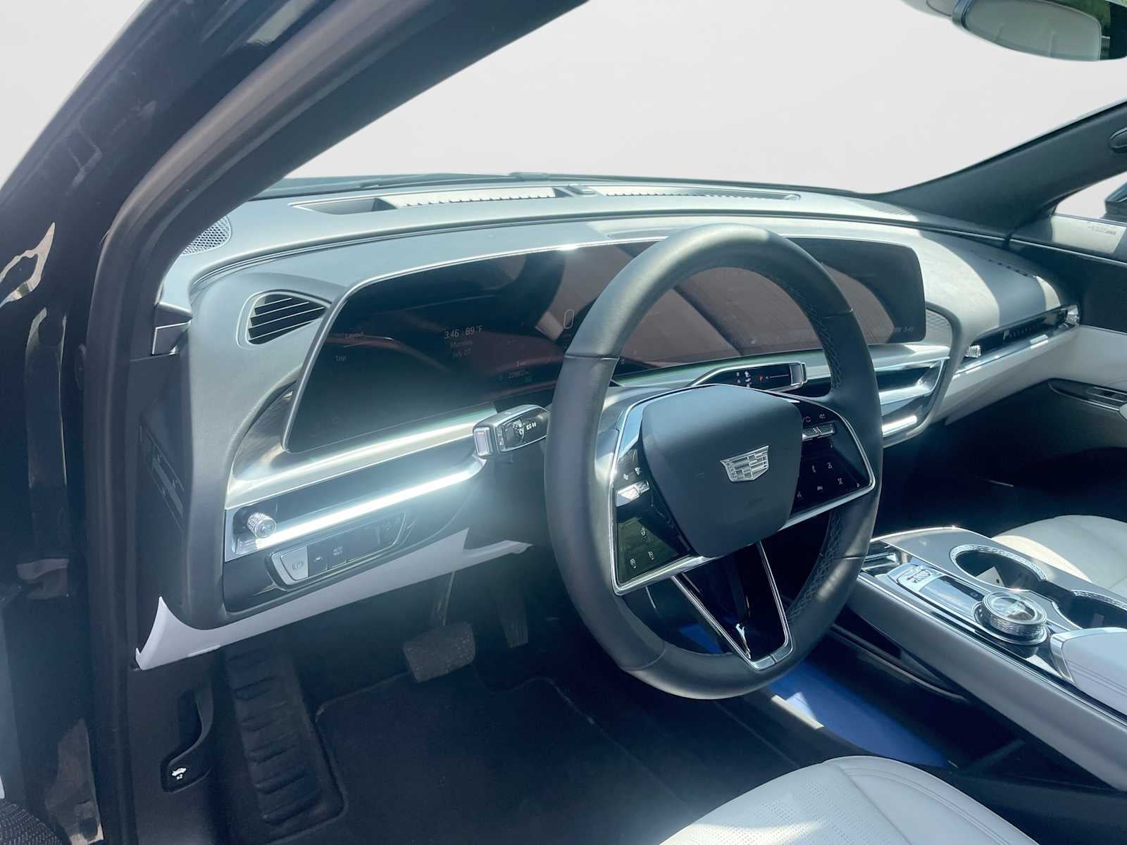 2024 Cadillac LYRIQ Luxury 1