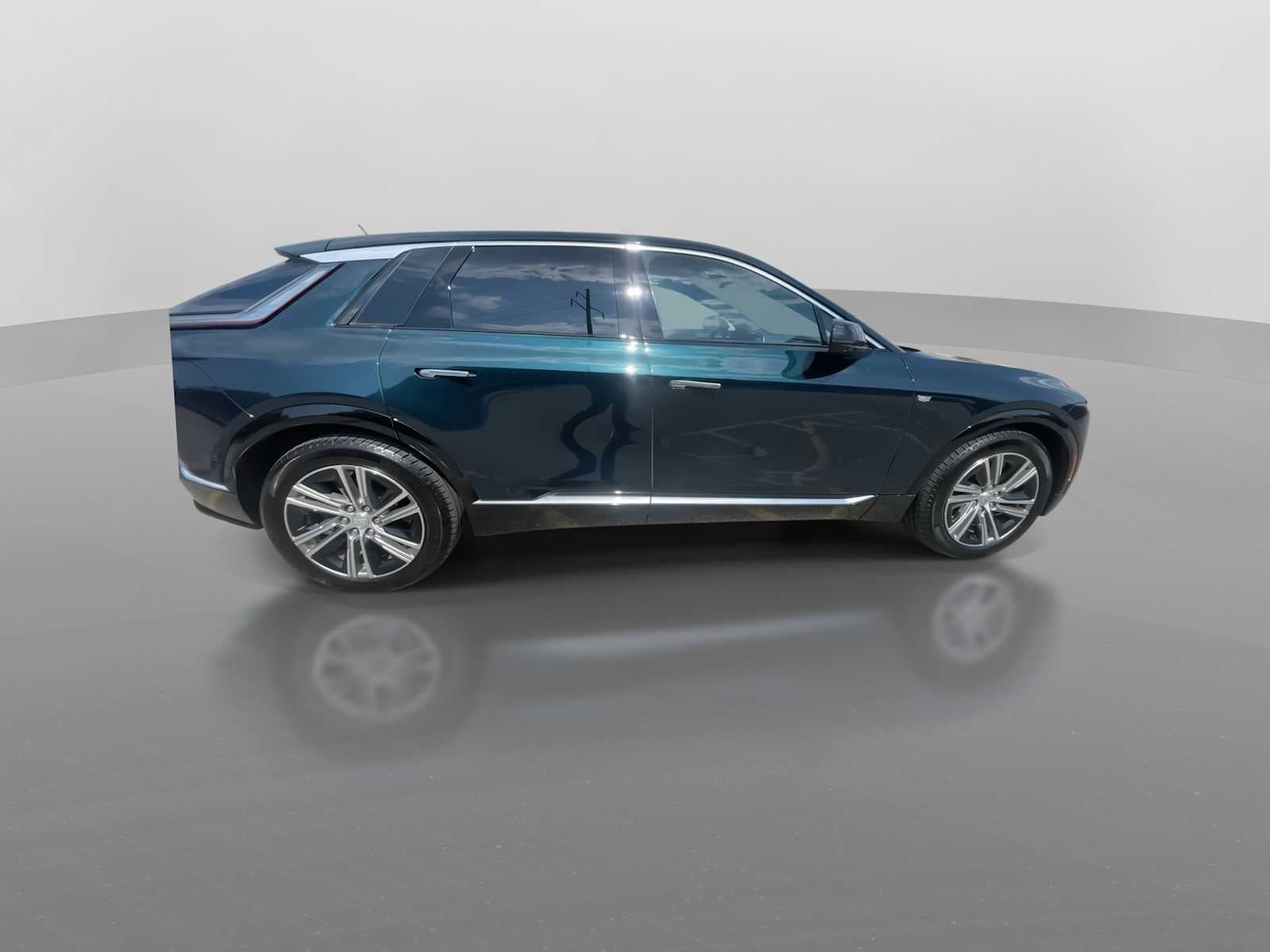 2024 Cadillac LYRIQ Luxury 1