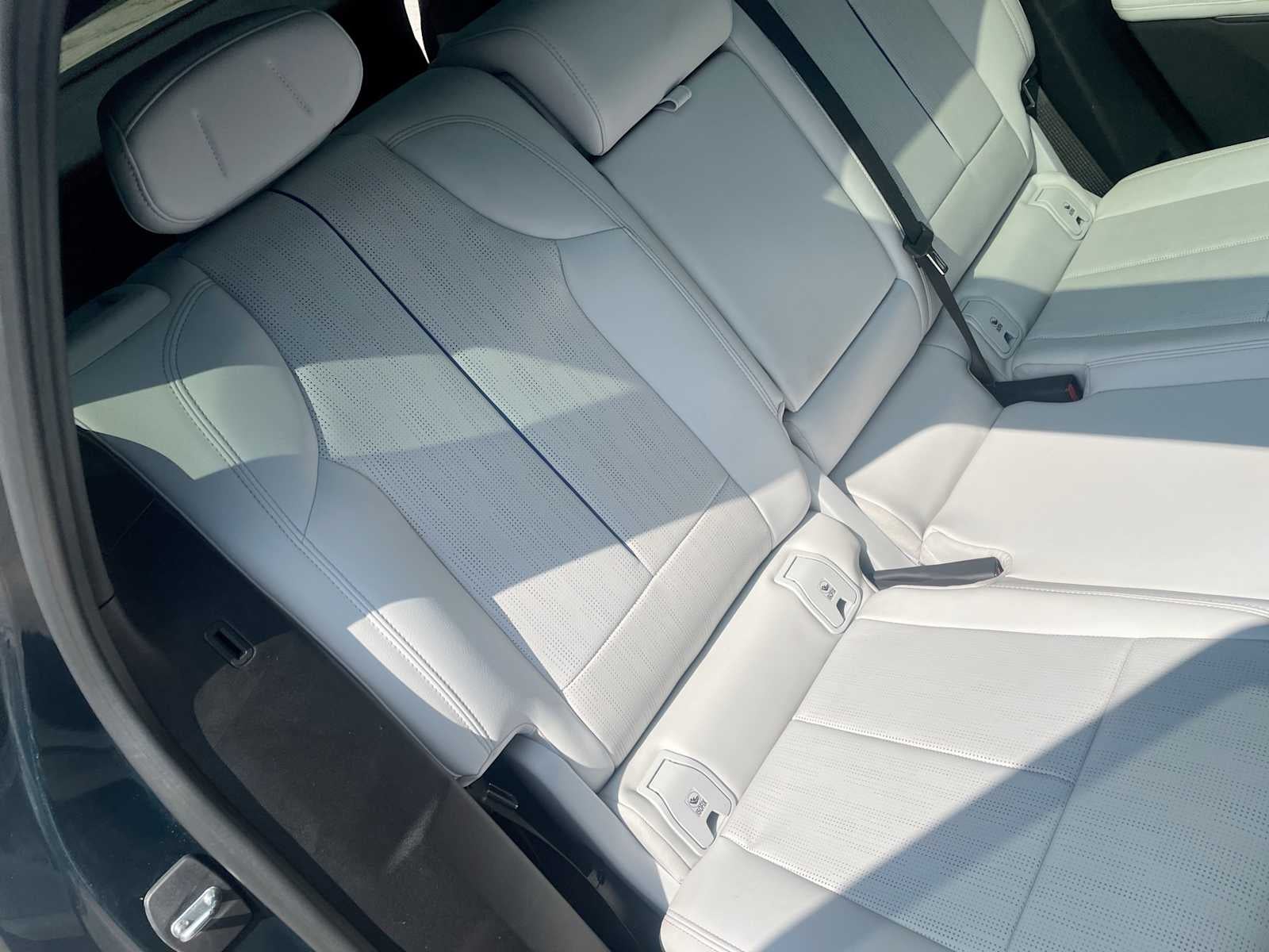 2024 Cadillac LYRIQ Luxury 1