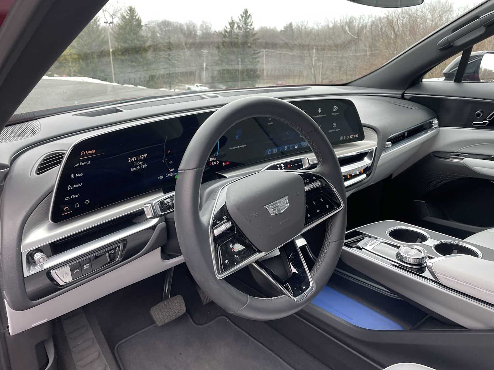 2024 Cadillac LYRIQ Luxury 1