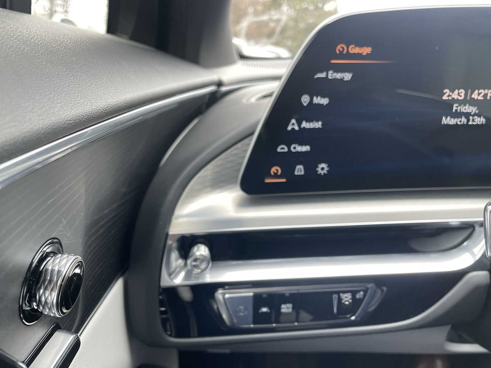 2024 Cadillac LYRIQ Luxury 1