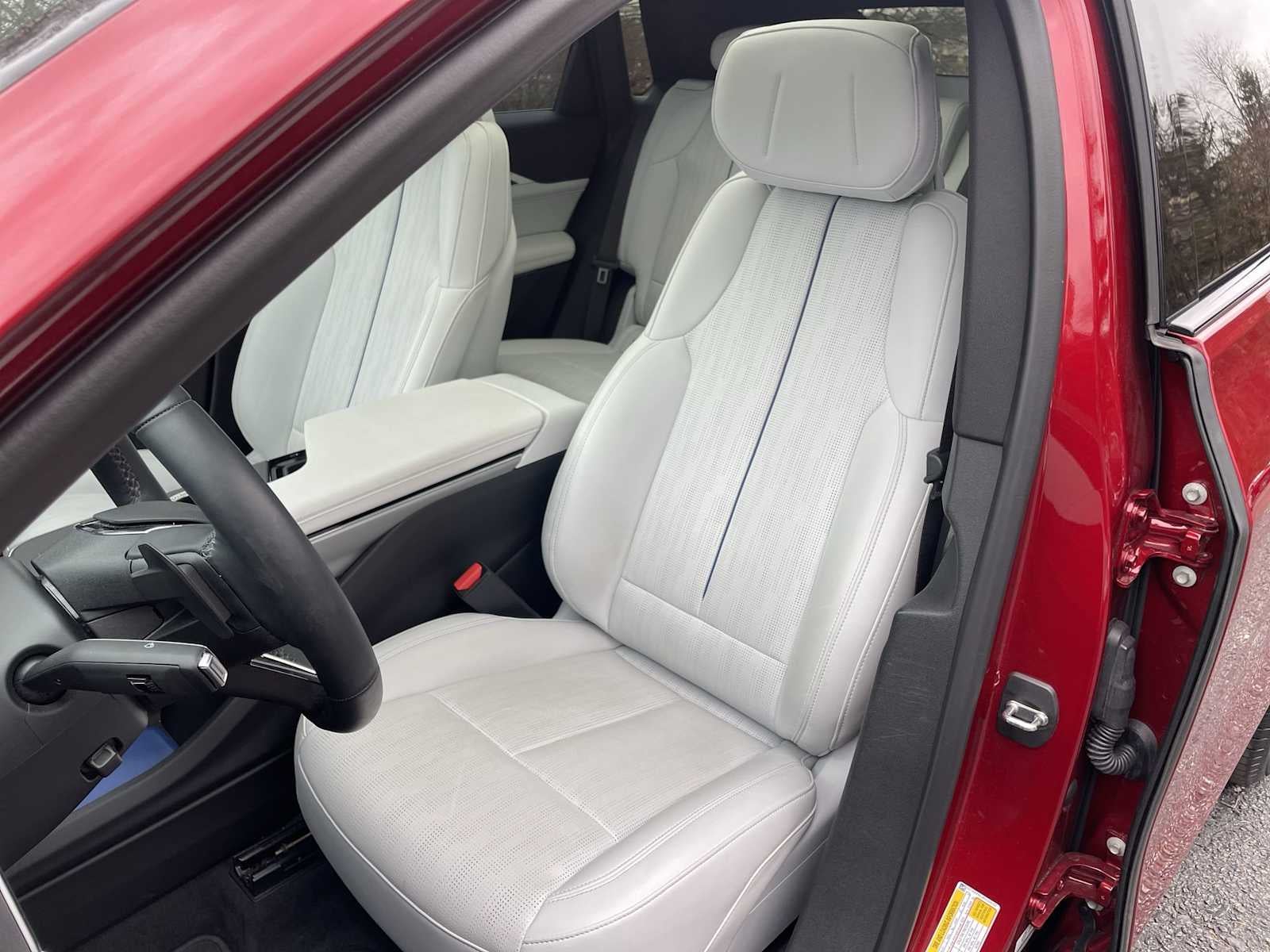 2024 Cadillac LYRIQ Luxury 1