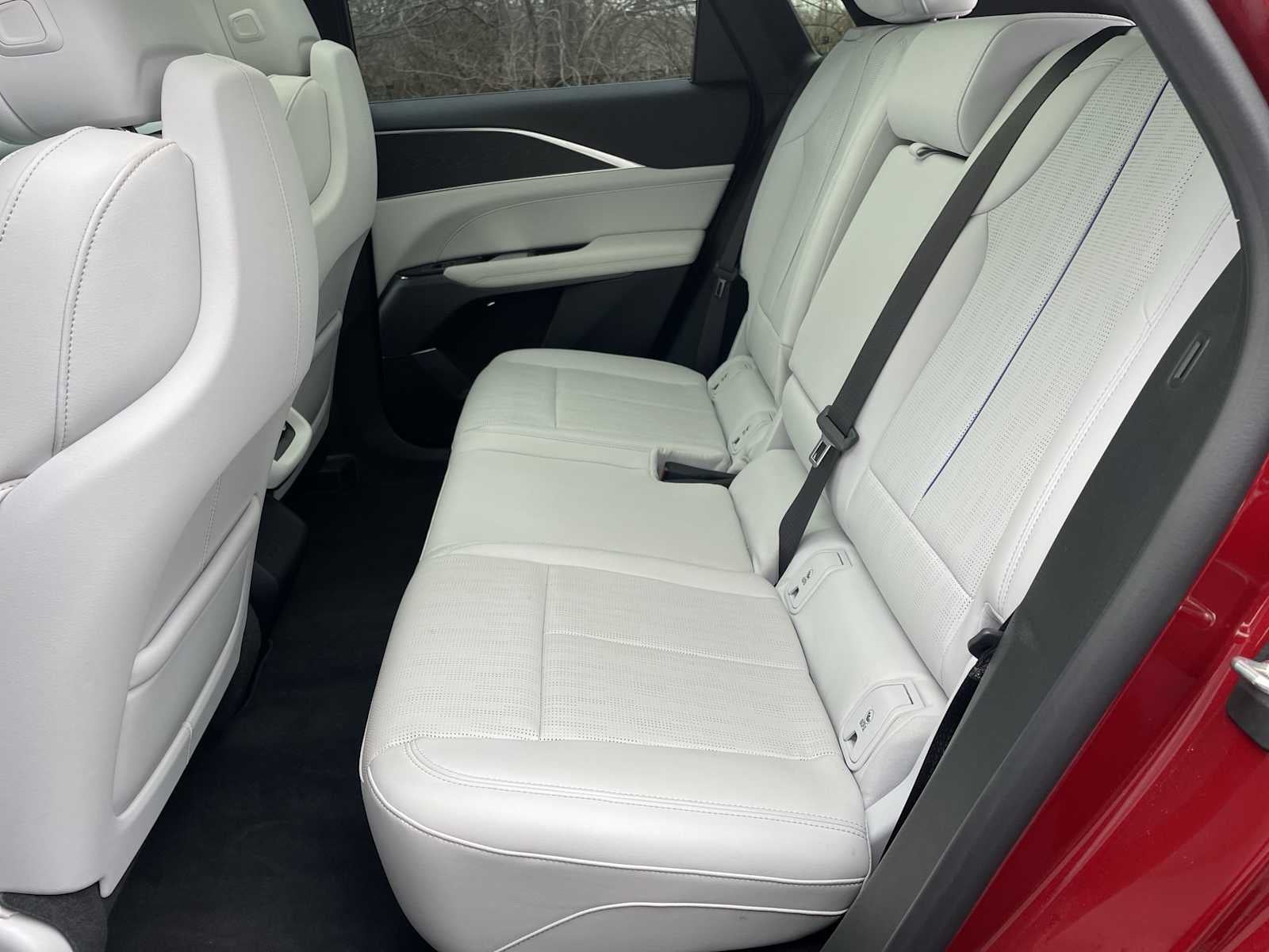 2024 Cadillac LYRIQ Luxury 1