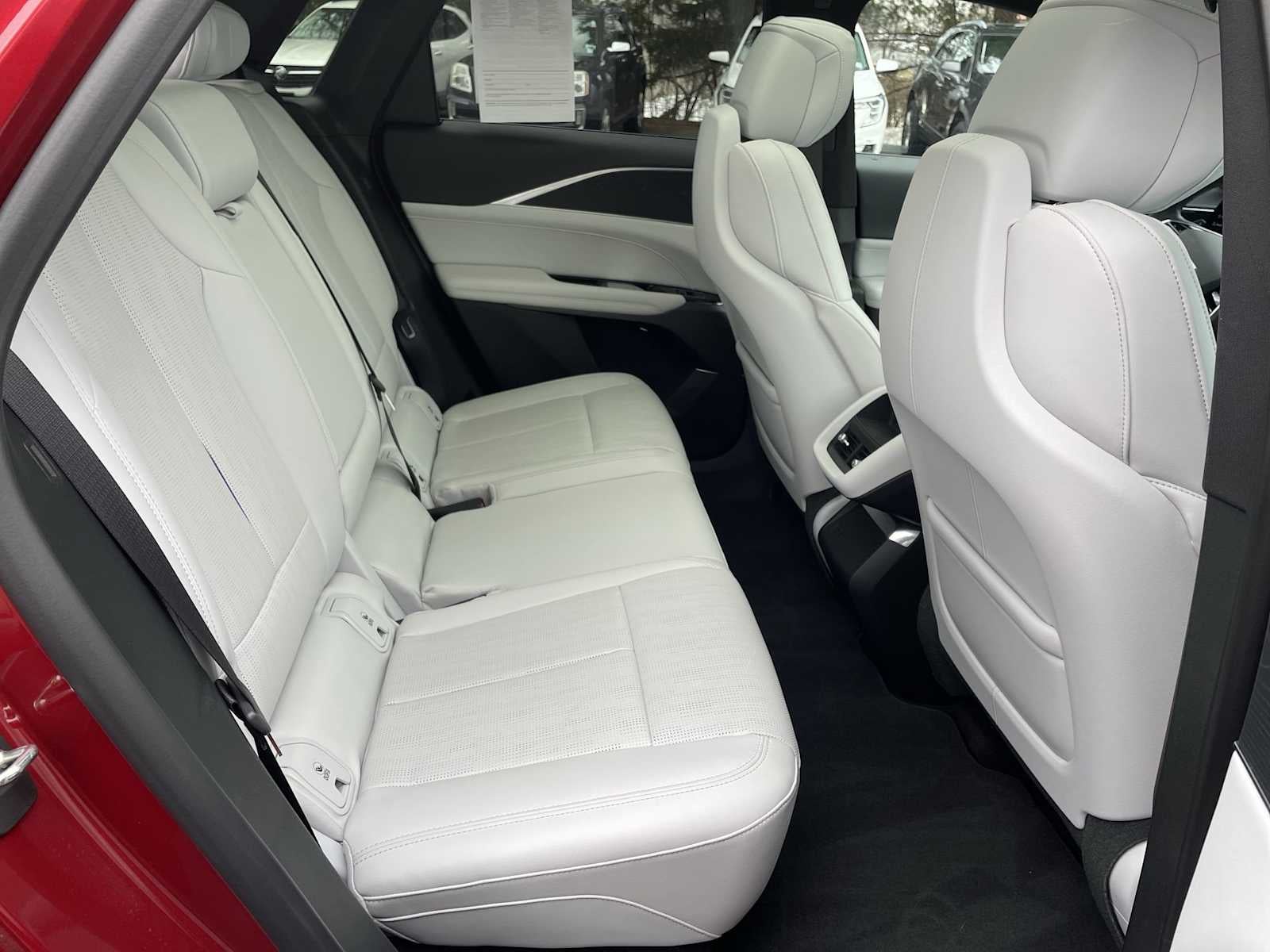 2024 Cadillac LYRIQ Luxury 1