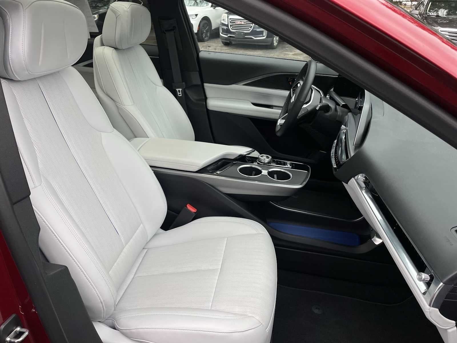 2024 Cadillac LYRIQ Luxury 1