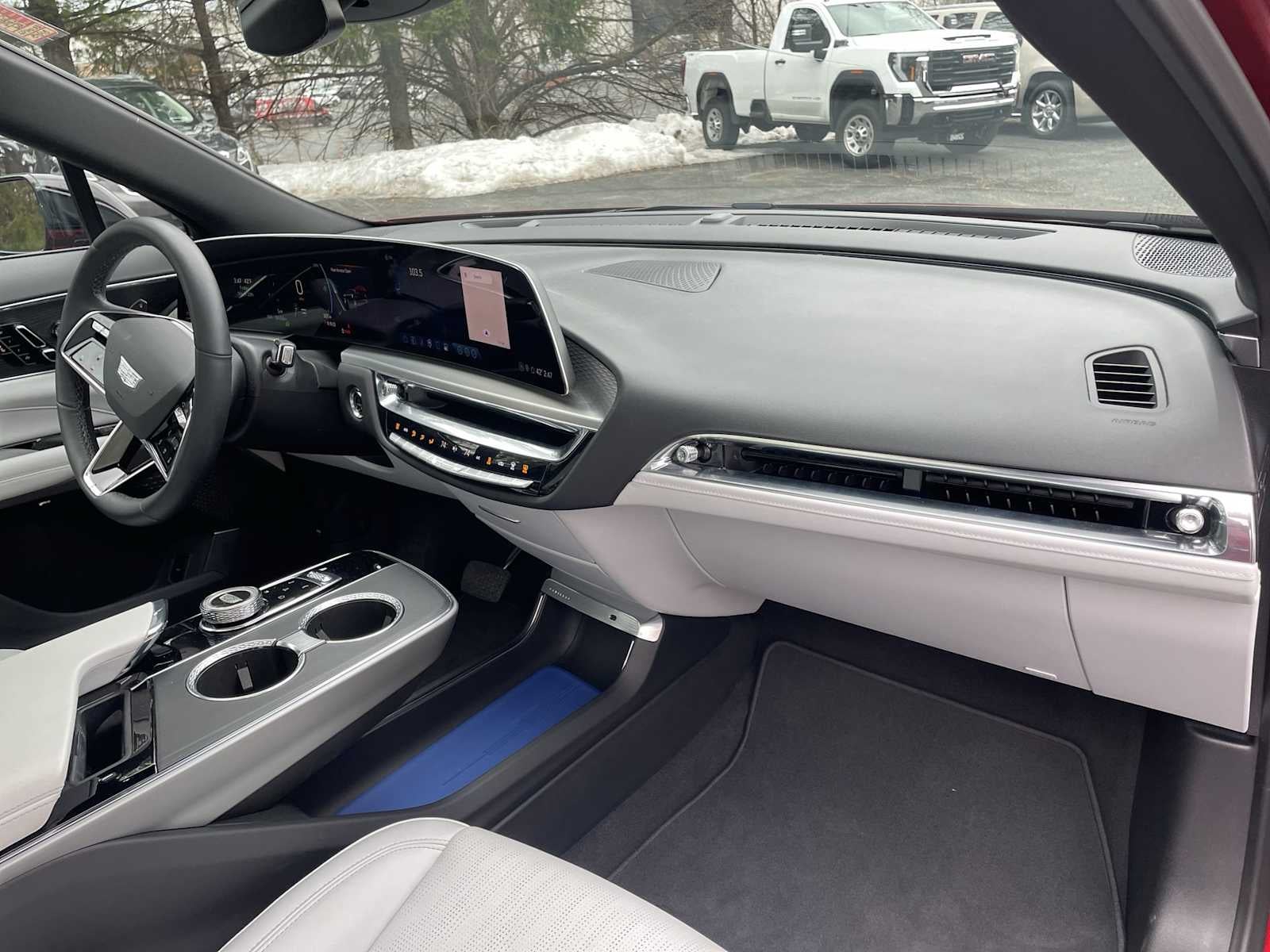 2024 Cadillac LYRIQ Luxury 1