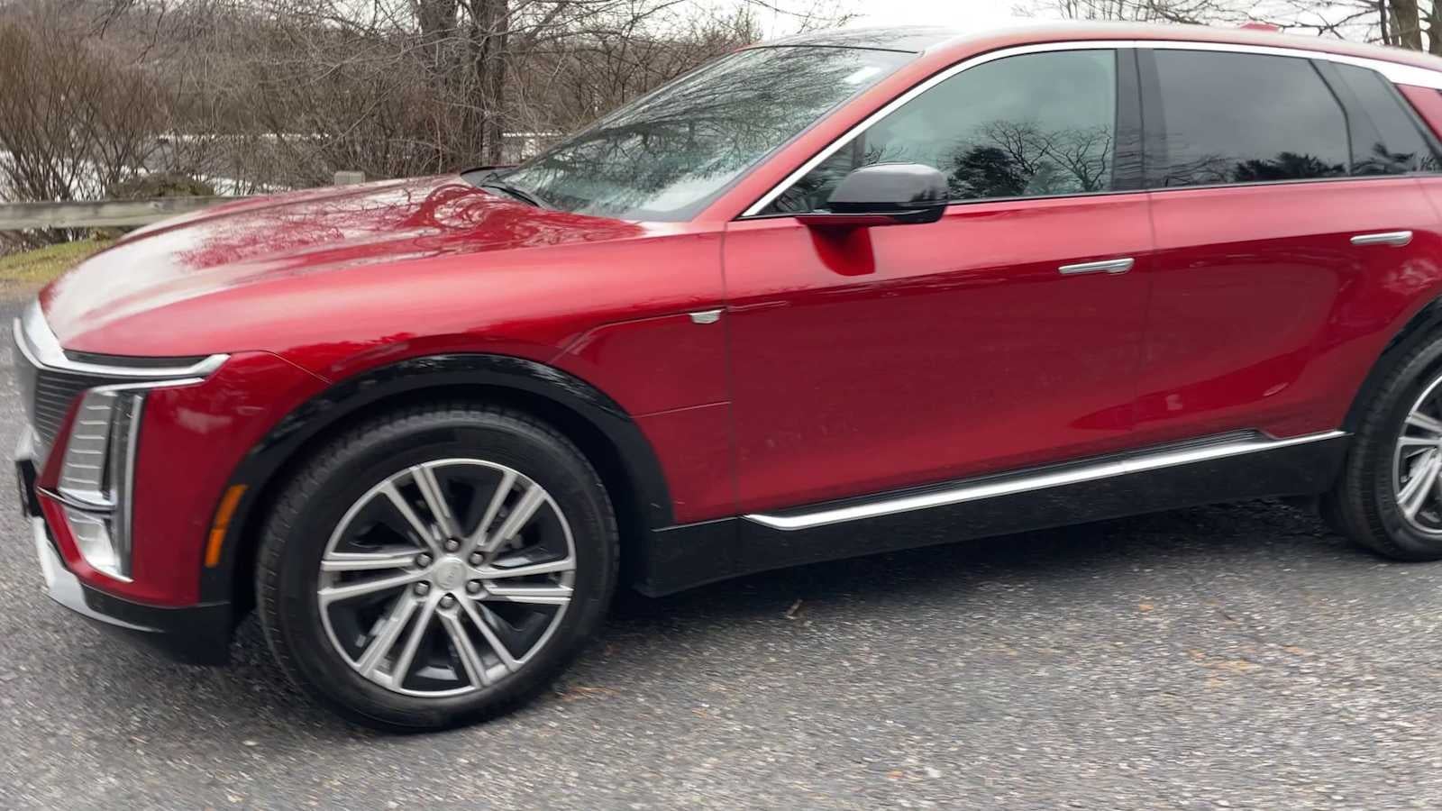 2024 Cadillac LYRIQ Luxury 1