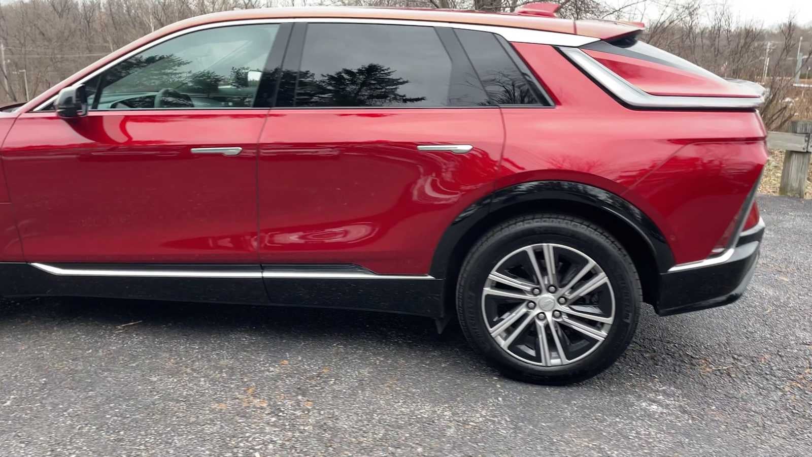 2024 Cadillac LYRIQ Luxury 1