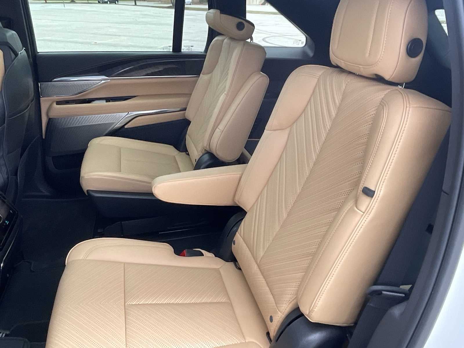 2025 Cadillac ESCALADE IQ Sport 2