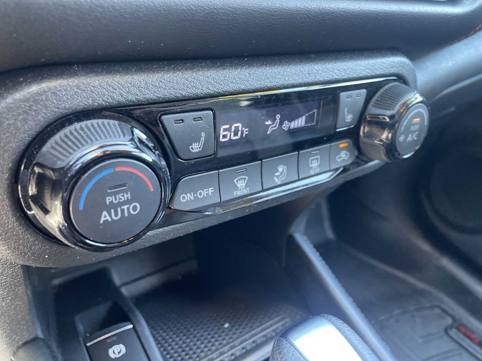 2024 Nissan Kicks SR Xtronic CVT