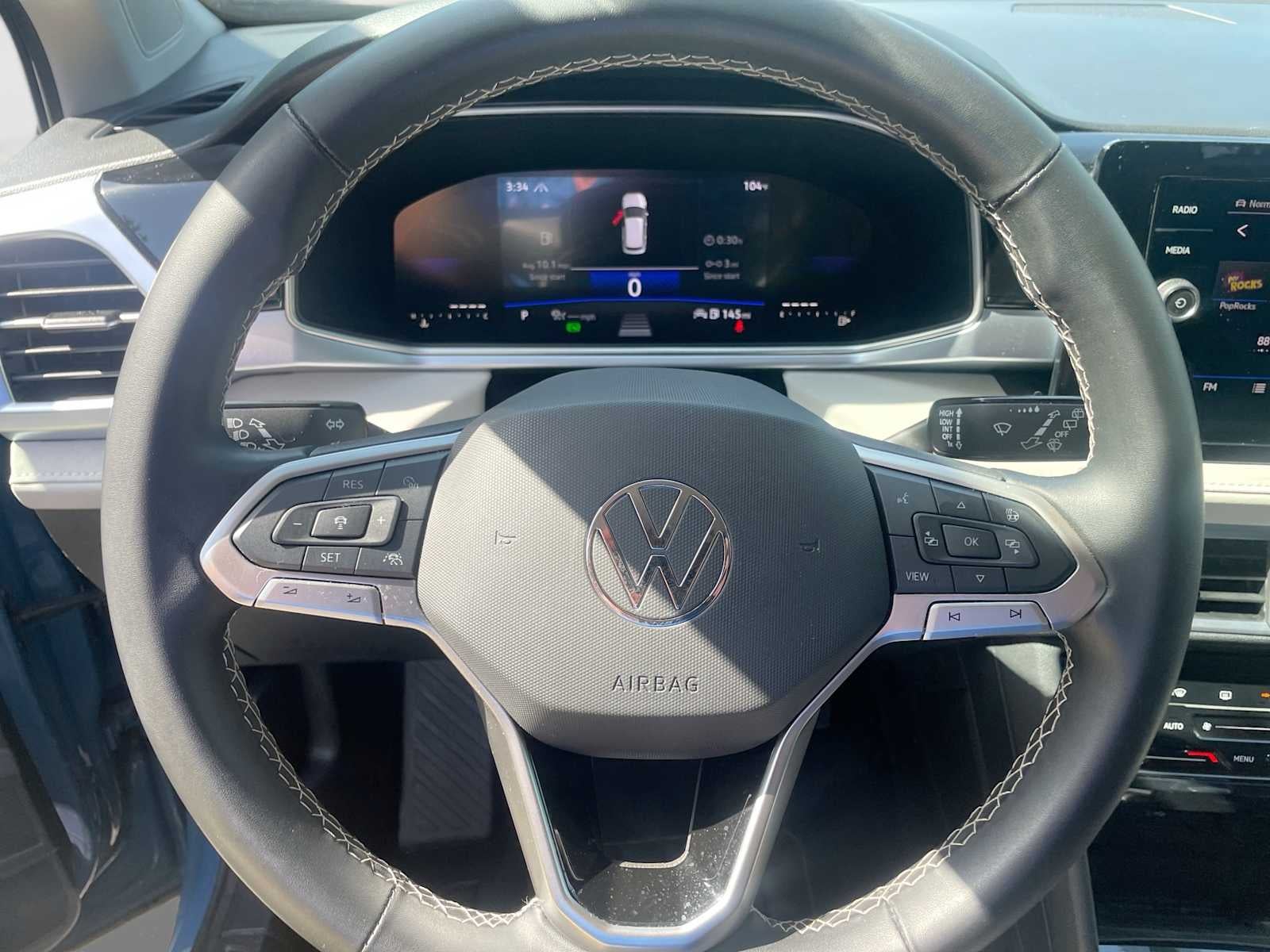 2025 Volkswagen Taos SE