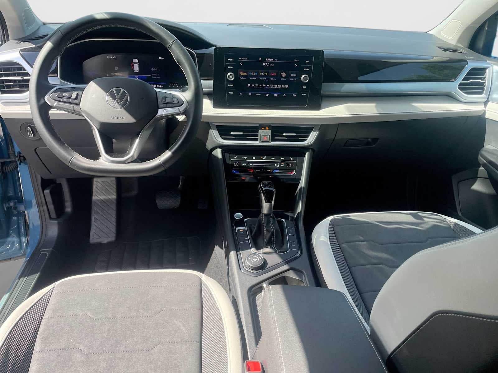 2025 Volkswagen Taos SE