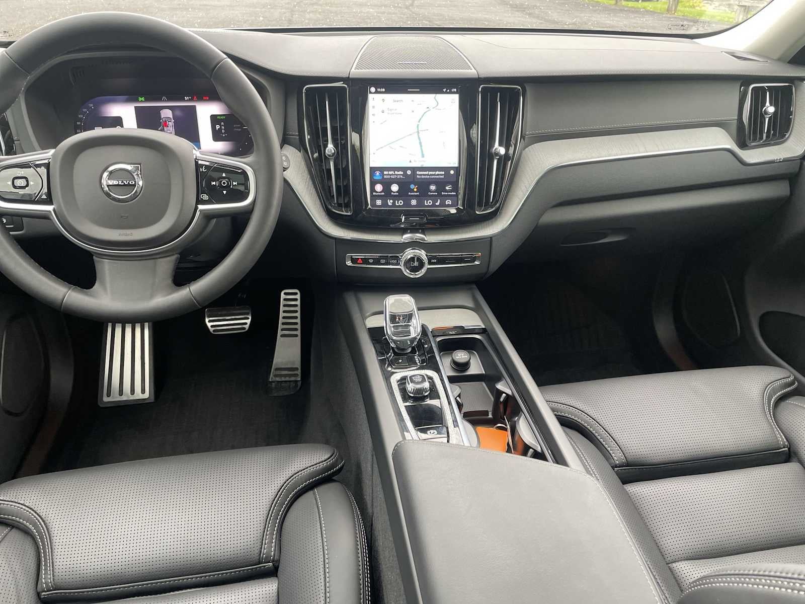 2025 Volvo XC60 Plug-In Hybrid Ultra, T8 AWD Electric/Gasoline, Dark