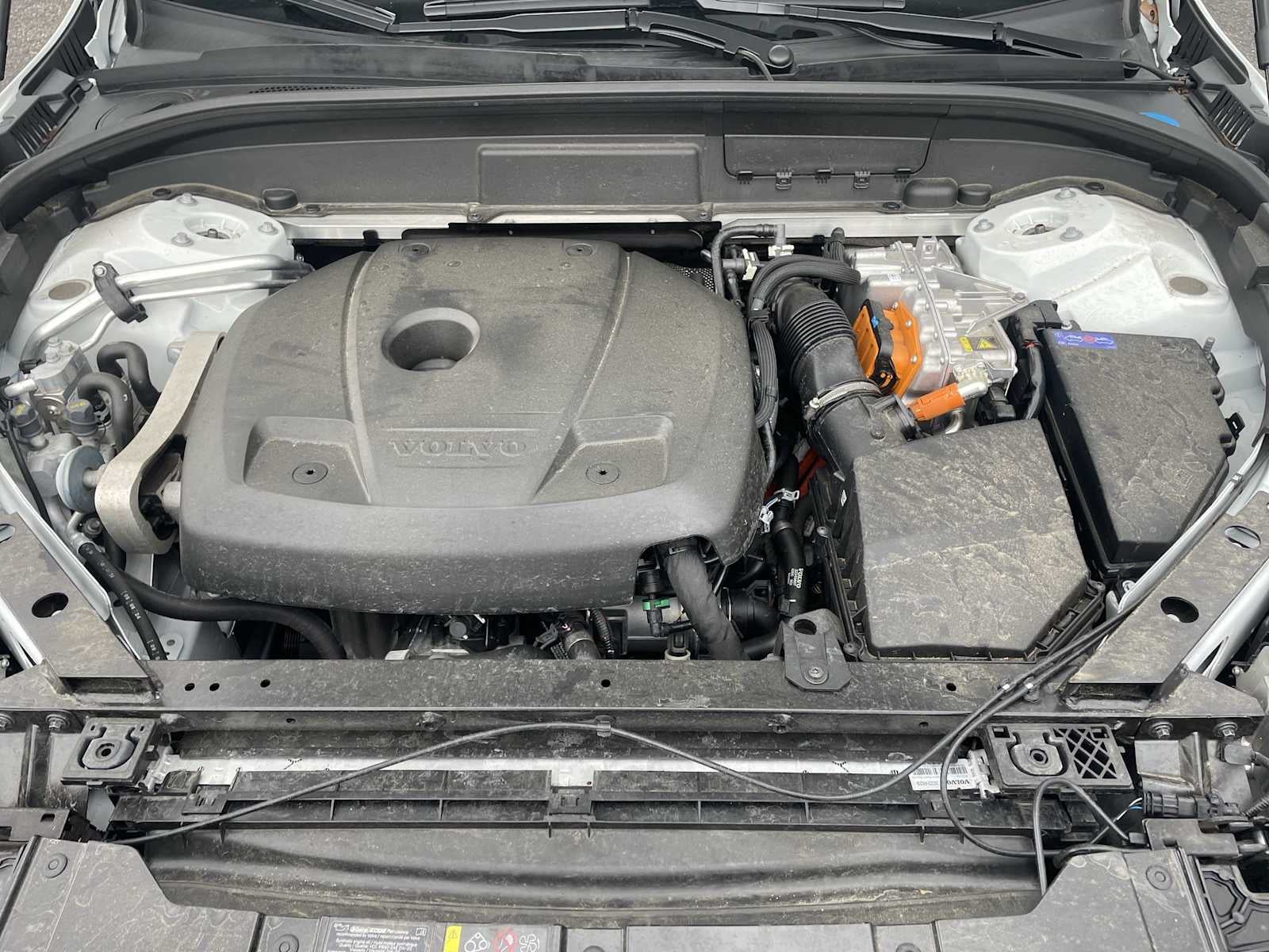 2025 Volvo XC60 Plug-In Hybrid Ultra, T8 AWD Electric/Gasoline, Dark