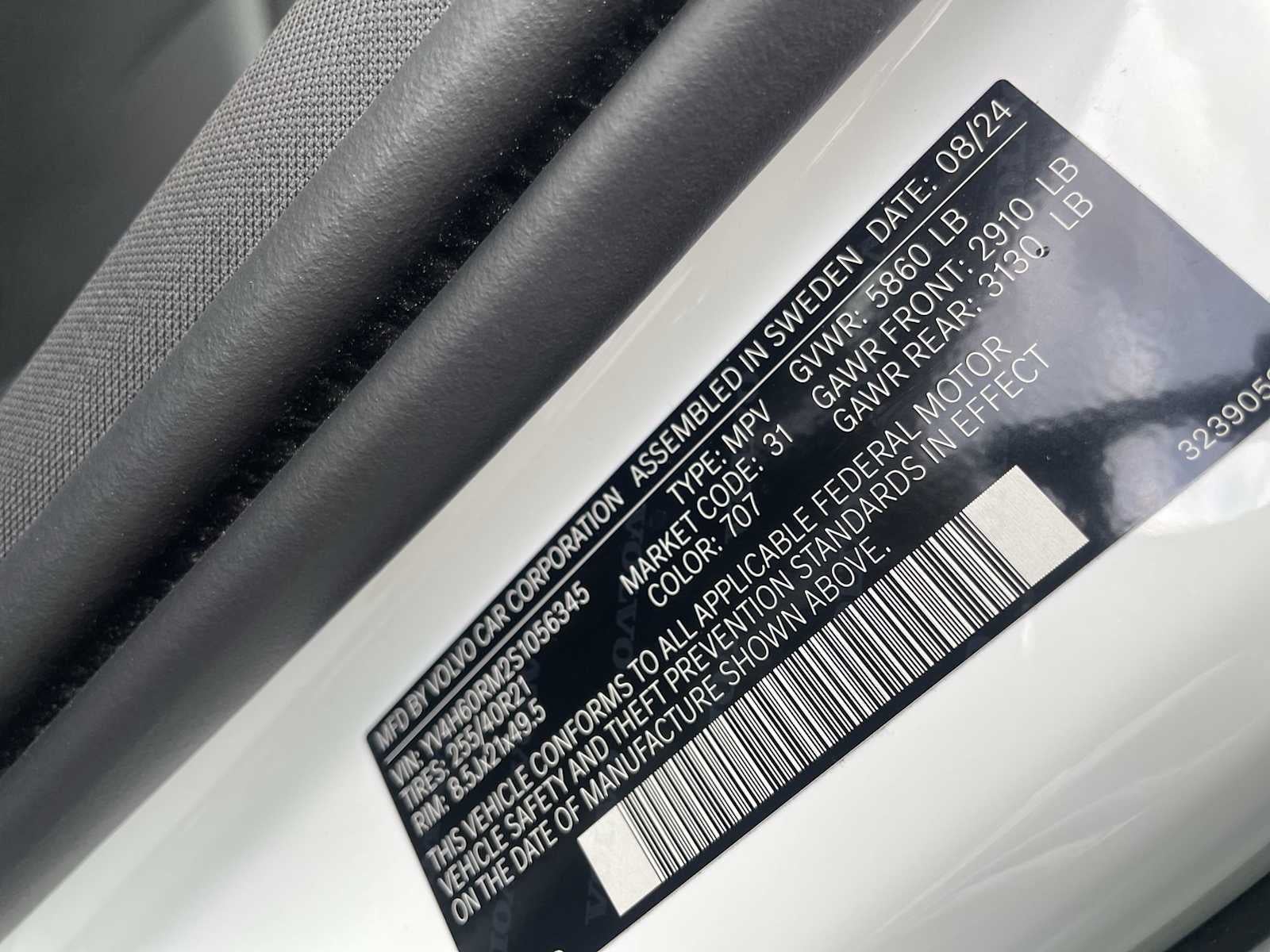 2025 Volvo XC60 Plug-In Hybrid Ultra, T8 AWD Electric/Gasoline, Dark