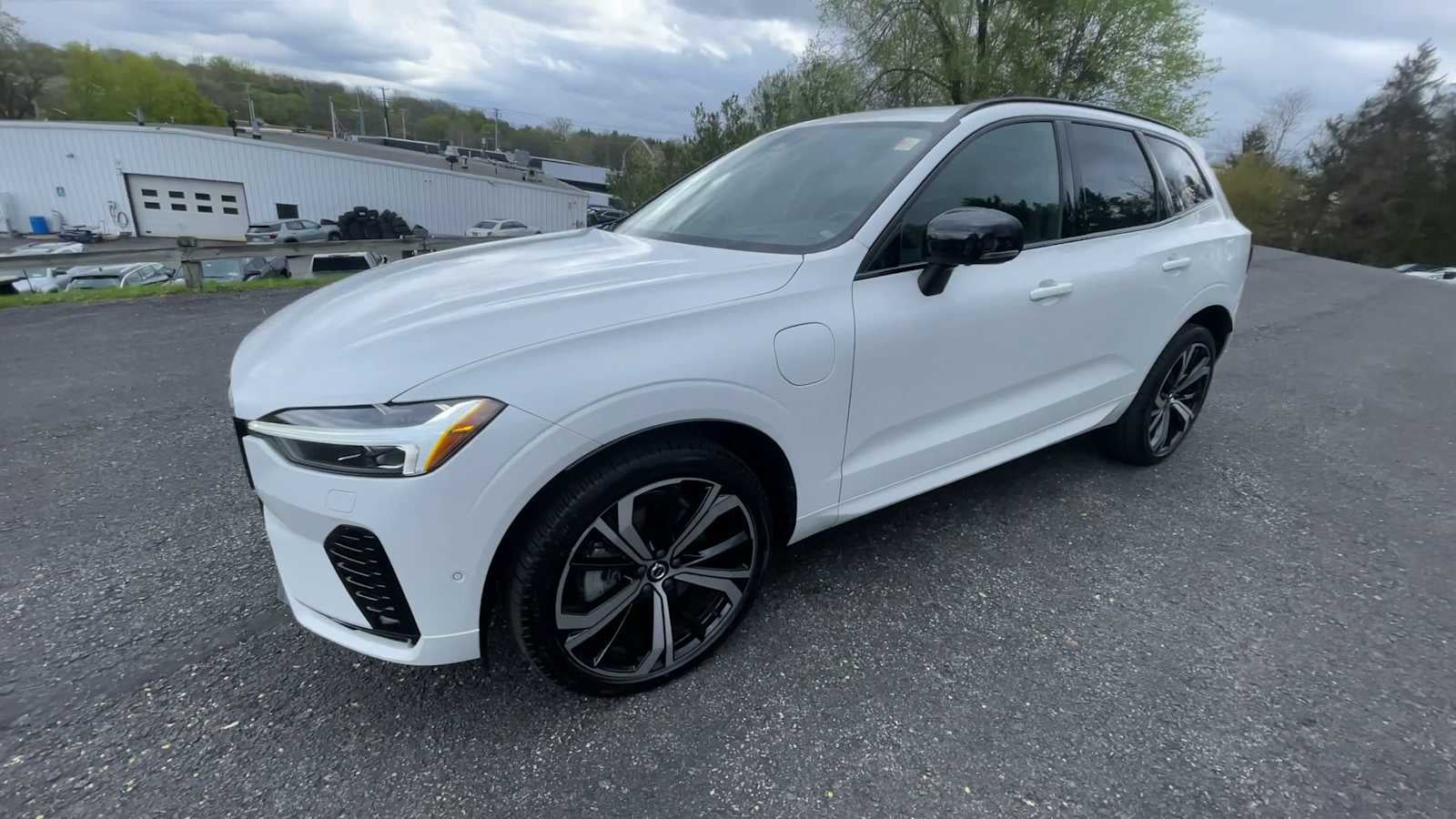 2025 Volvo XC60 Plug-In Hybrid Ultra, T8 AWD Electric/Gasoline, Dark