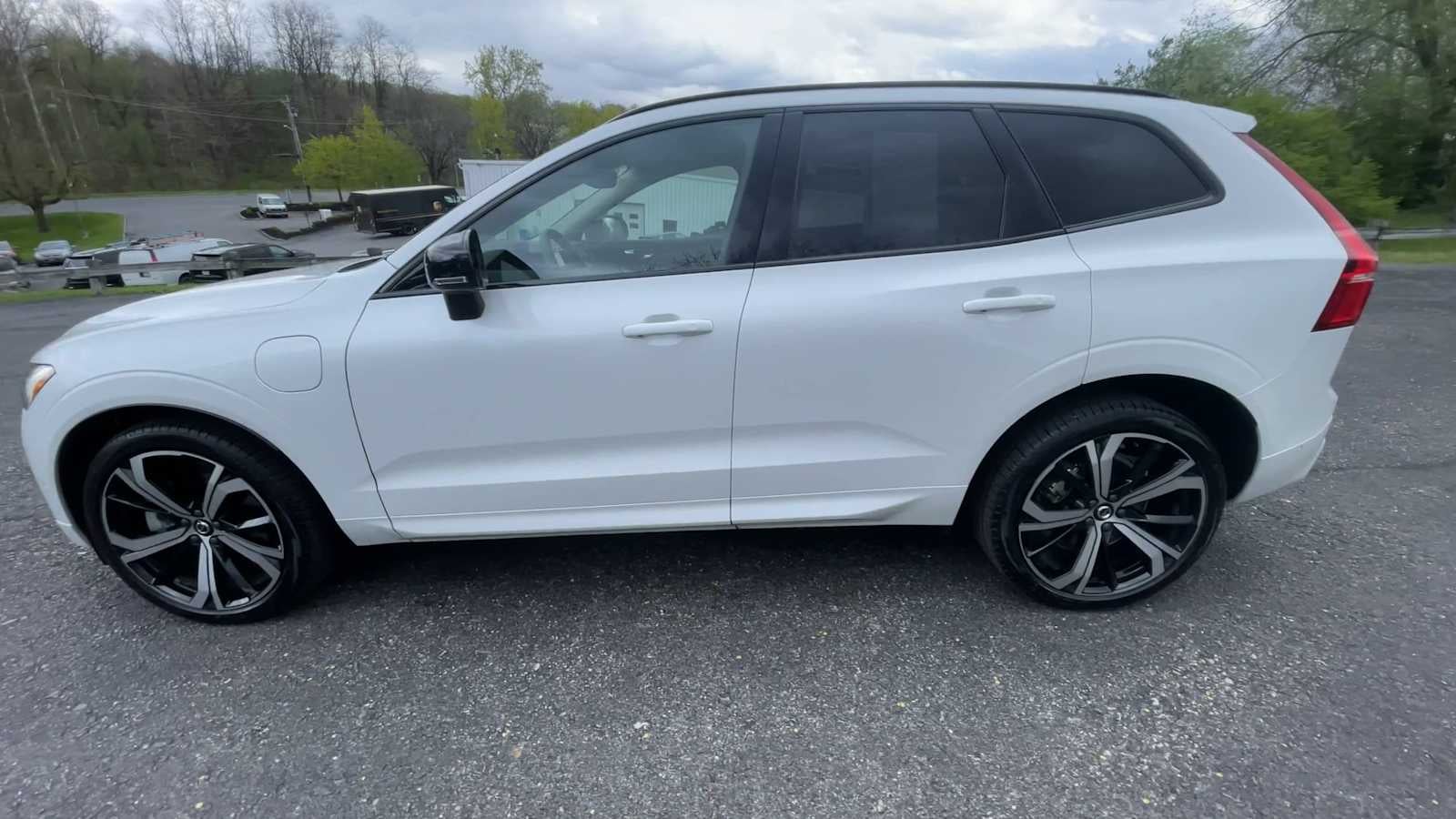 2025 Volvo XC60 Plug-In Hybrid Ultra, T8 AWD Electric/Gasoline, Dark